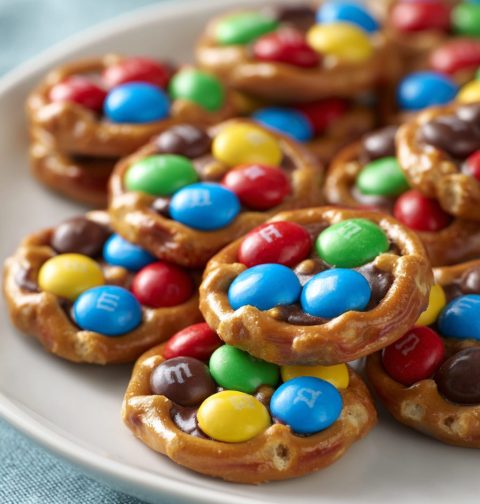 Pretzel Hugs M&M Treats Recipe