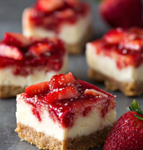 Strawberry Cheesecake Bars Recipe